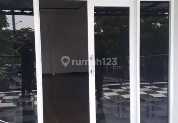 Dijual Cepat Gudang Berbentuk Ruko Kantor Jalan Raya BKT Pondok Kopi 5