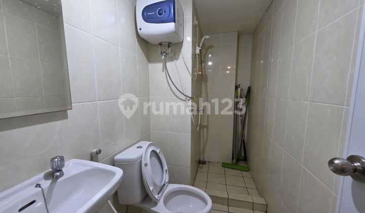 M Town Residence Summarecon Serpong Apartment 2BR Full Furnished Facing Swimming Pool 2