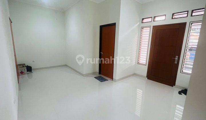 Jual Rumah di Jakarta Timur Kramat jati 5 KT AC Rapi Siap Huni 2