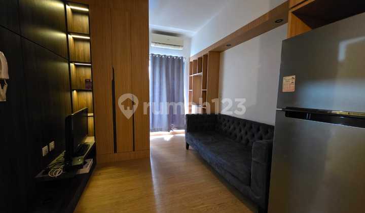 M Town Residence Summarecon Serpong Apartment 2BR Full Furnished Facing Swimming Pool