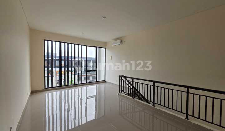 Ruko 3 Lantai Disewakan di Hampton Gading Serpong Harga 100 Jtaan Nego