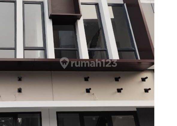 Sewa Ruko Campton di Bsd 3 Lantai Luas 4,5 X 8 Lokasi Jalan Raya Utama 1