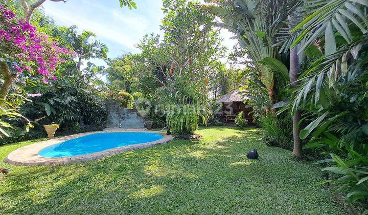 Comfortable Villa With Balinese Style And Big Garden In Nusa Dua 1