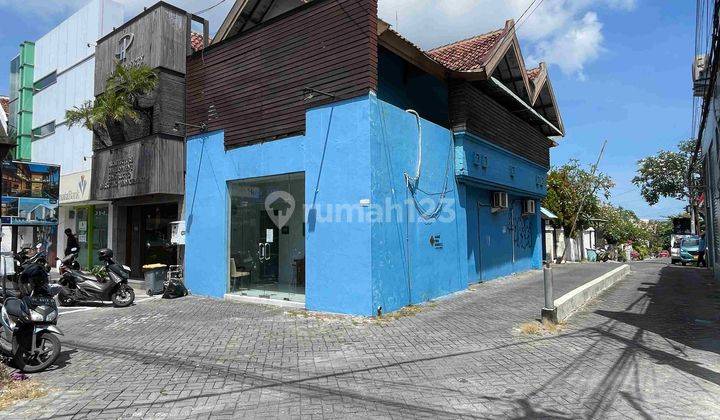 Rarely is there a shophouse for sale in Kerobokan.. Ex Spa Shophouse.. 1 Minute to Seminyak.. 2