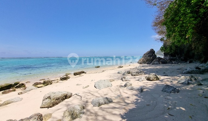 Small beachfront plot of land in Nusa Dua.