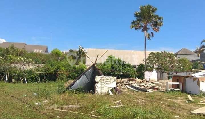 rare land owner wants to sell..prime location at Echo Beach very close to La Brisa