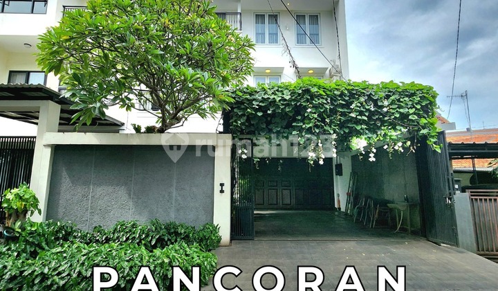 Rumah Modern Klasik Mewah 3 Lantai + Rooftop Semi Furnished Pancoran Jakarta Selatan
