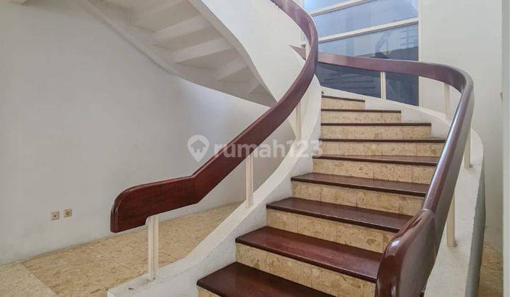 Rumah Area Simprug Strategis Jakarta Selatan 7