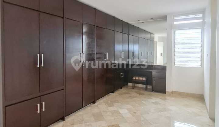 Rumah Area Simprug Strategis Jakarta Selatan 12