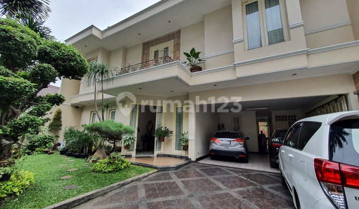 Rumah Bagus dan Asri 2 Lantai Lokasi Sangat Strategis Jl. Lamandau Kebayoran Baru Jakarta Selatan