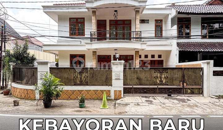 Rumah Terawat 2 Lantai Posisi Hook Cikatomas Kebayoran Baru Jakarta Selatan