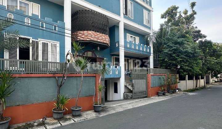 EXCLUSIVE CO-LIVING / 54 ROOM EXCLUSIVE BOARDING HOUSE IN PONDOK INDAH ARTERY, SOUTH JAKARTA 2