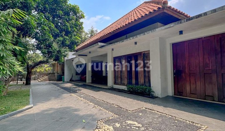 For Sale / Dijual Rumah di Jalan Utama Kebayoran Baru - Jakarta Selatan Cocok untuk Dining Resto / Coffee Shop / Padel Court / Office - Ocasa4643