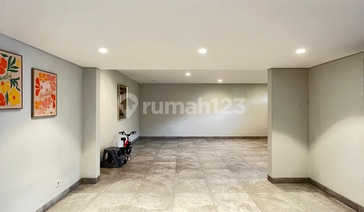 For Sale / Dijual Rumah - Mega Kuningan Newly Renovated Modern Tropical House Area Exclusive Dalam Komplek One Gate System - Ocasa4811