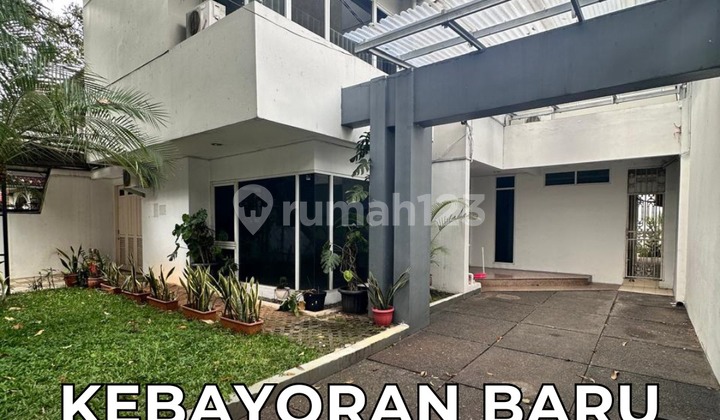 Rumah Kantor 2 Lantai 4 BR Lokasi Premium Jalan Ciasem Senopati Area Kebayoran Baru