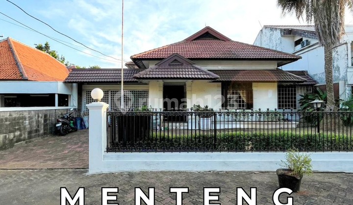 Rumah Lama 2 Lantai Terawat 5 BR Tegal Menteng Jakarta Pusat Rumah Lama 2 Lantai Terawat 5 BR Tegal Menteng Jakarta Pusat