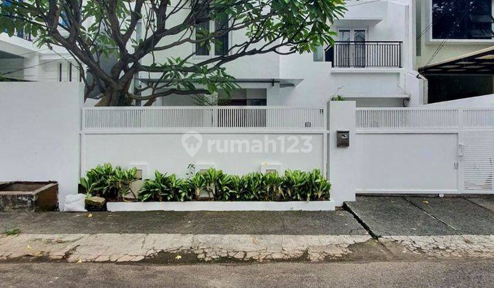 Rumah 3 Lantai Lokasi Premium dan Multi Akses Gandaria Kebayoran Baru Jakarta Selatan 2