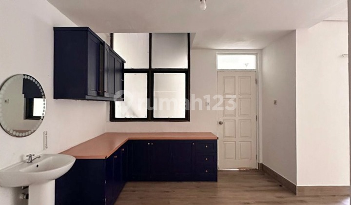 2-Storey Office House with 4 BR, Prime Location on Jalan Ciasem Senopati, Kebayoran Baru Area 2