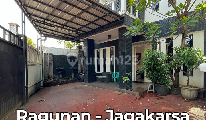 MODERN TROPICAL HOUSE 4 BR SEMI FURNISHED RAGUNAN - JAGAKARSA JAKARTA SELATAN