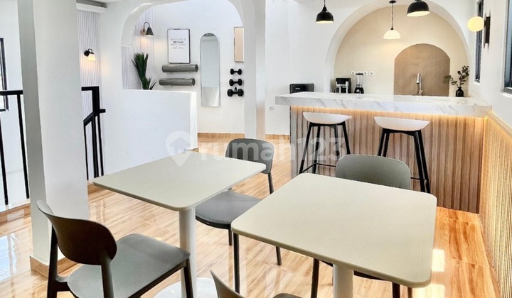 Fast Sale / Quick Sale !! Owner's Sale !! Exclusive Cozy Co-Living Boarding House in Tomang - West Jakarta ROI 8.3% Full Occupancy - Income 59 Million/Month! - Ocasa4867 2