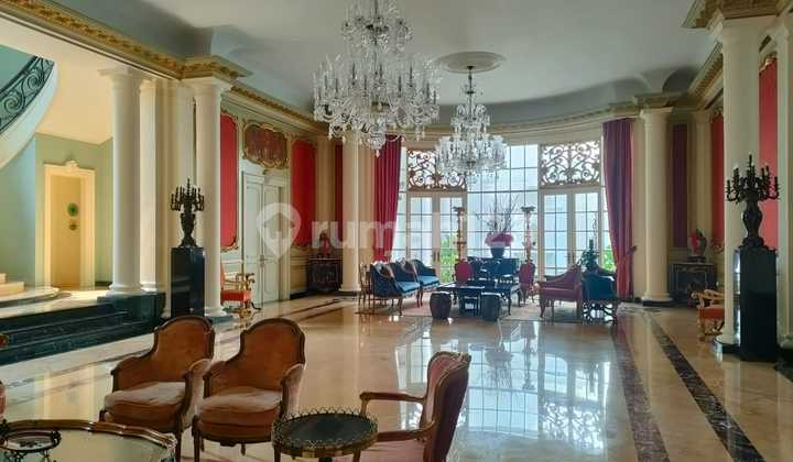 Rumah Mewah 2 Lantai 4 BR Menteng Jakarta Pusat