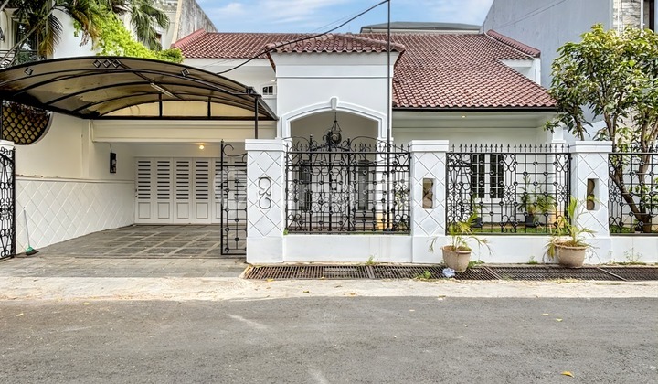 For Sale / For Sale Well-Maintained House Ready to Occupy Pakubuwono Kebayoran Baru - South Jakarta Newly Renovated, Elite Location - Ocasa3983 2