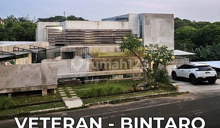 RUMAH MODERN BRUTALISM INDUSTRIAL DESIGN DALAM PERUMAHAN AMAN, TENANG & NYAMAN RC. VETERAN - BINTARO