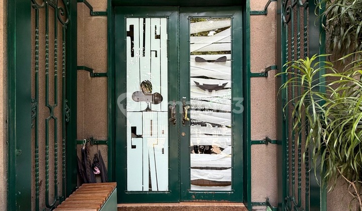 3-STORY PREMIUM COMMERCIAL BUILDING LOCATED AT PANGLIMA POLIM, KEBAYORAN BARU 3-STORY PREMIUM COMMERCIAL BUILDING LOCATED AT PANGLIMA POLIM, KEBAYORAN BARU