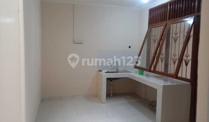 Disewakan Rumah Rapi di Taman Harapan Baru Bekasi 3