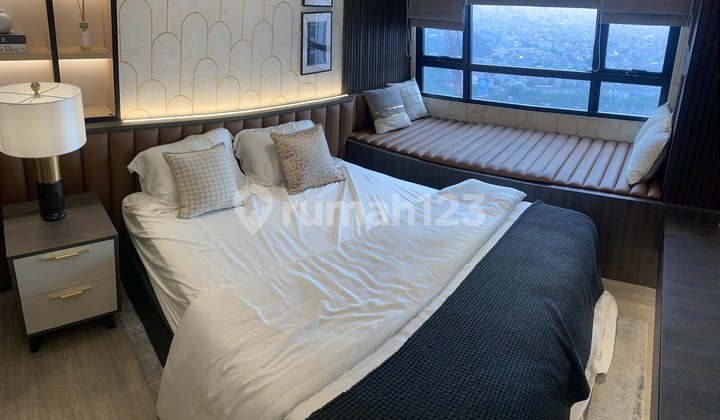 Smart investment, apartment above mall located by the main highway. Smart investment, apartment above mall located by the main highway.