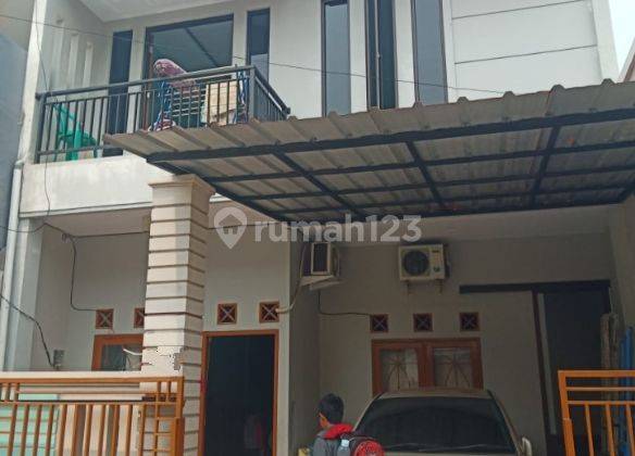 Rumah 2 Lantai di Boulevar Hijau Harapan Indah Bekasi 1