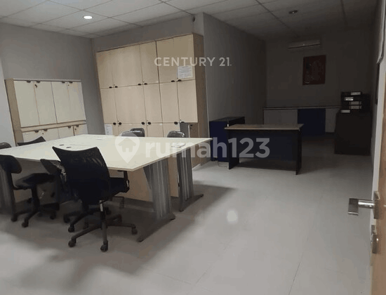 Showroom Building for Sale Including Workshop in Depok