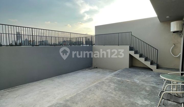 Rumah Exclusive 4 Lantai SHM di Pulomas - Full Furnish & Rooftop 2