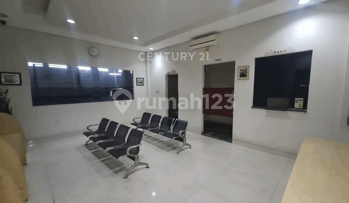 Showroom Building for Sale Including Workshop in Depok