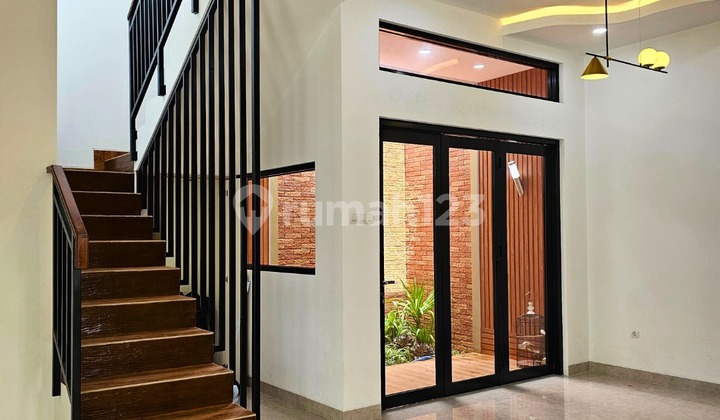 Rumah Mewah Modern Klasik Kontemporer Siap Huni Strategis di Kencana Loka Bsd 2