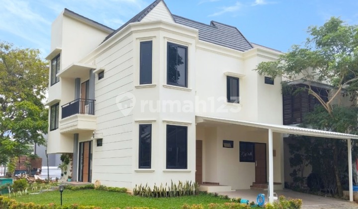 Rumah Hoek Cantik Siap Huni Lokasi Sangat Strategis - BSD City