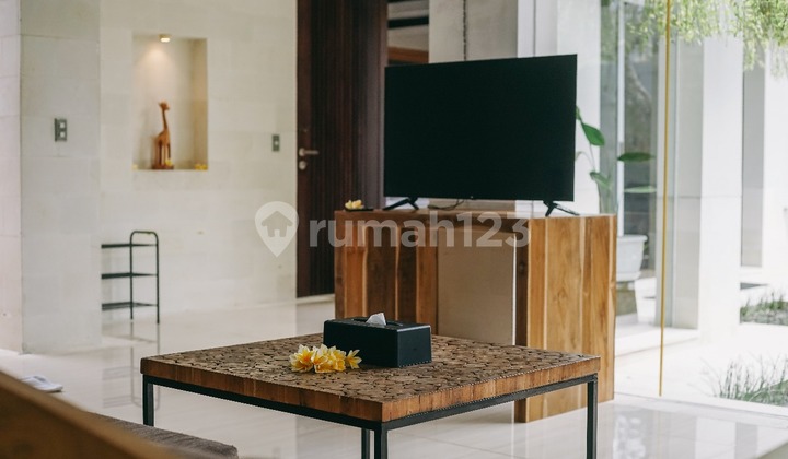 Villa 2 Lantai di Jimbaran, Bali Dalam Cluster, Seberang Pantai