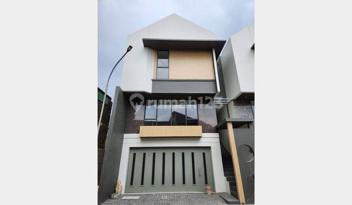 Rumah Bagus Nyaman di Setraduta D Grande Corner Berkeley Bandung