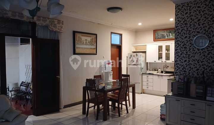 Rumah Hoek 2 Lantai di Batununggal Bandung