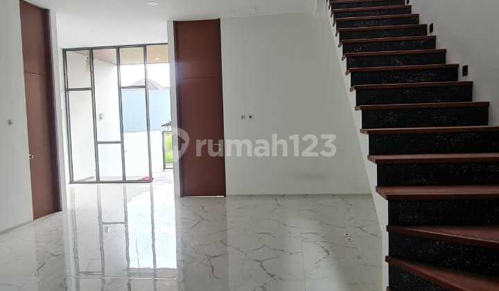Rumah Lux Siap Huni Baru di Setraduta Bandung  2
