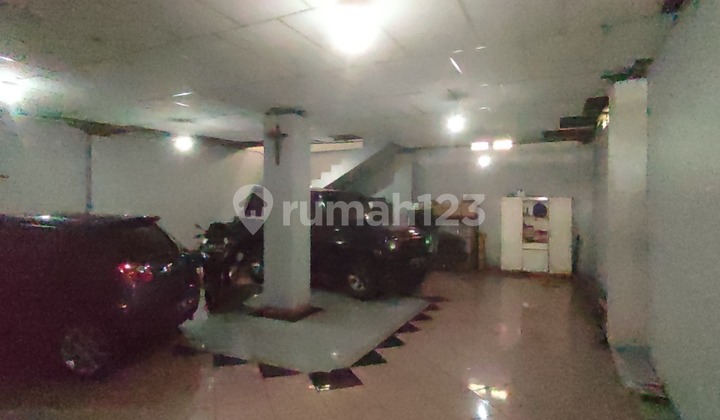 Spacious House Suitable for Business in Setiabudi, Bandung 2