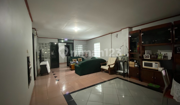 Rumah Luas Cocok Untuk Tempat Usaha di Setiabudi Bandung 