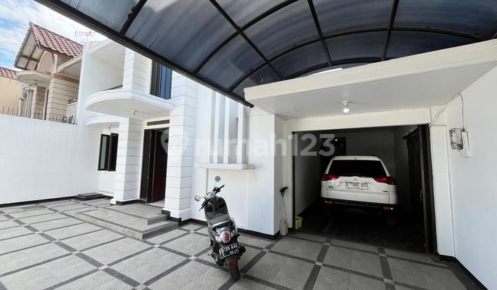 House in Mekar Wangi Suitable for Residential or Commercial Use