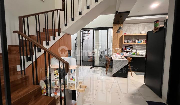 Rumah minimalis siap huni, bangunan masih baru & Furnished  Di Taman Holis Indah