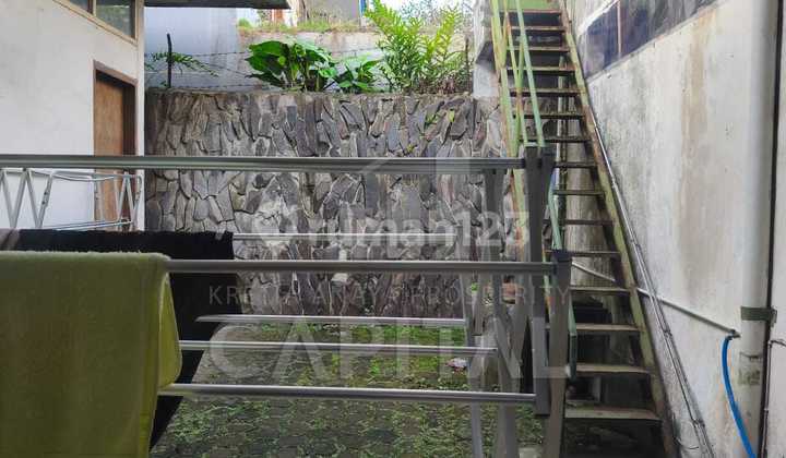 Rumah Nyaman dengan Halaman Luas dan Cocok untuk Kosan di Tubagus Ismail 2