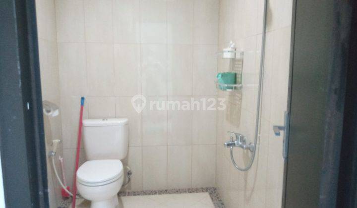 Rumah 2 Lantai Furnished Di Sayap Dago, Bandung 4