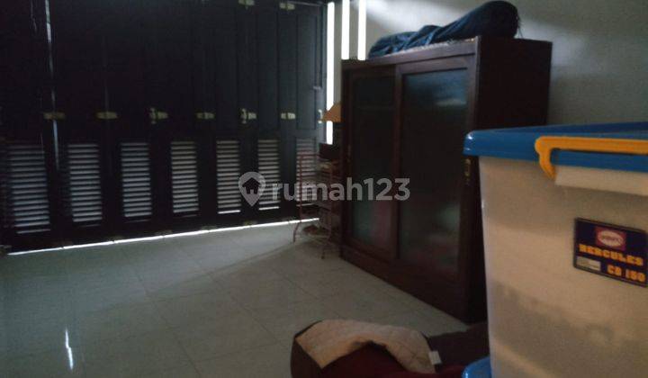 Rumah 2 Lantai Furnished Di Sayap Dago, Bandung 6