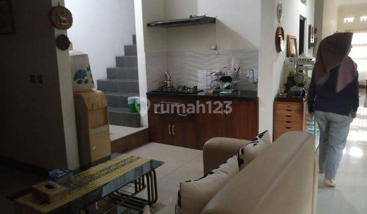 Rumah 2 Lantai Furnished Di Sayap Dago, Bandung 7