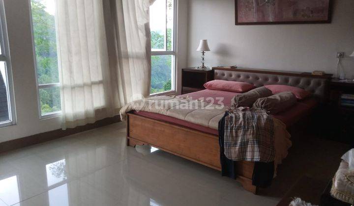 Rumah 2 Lantai Furnished Di Sayap Dago, Bandung 8