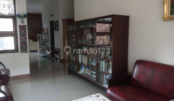Rumah 2 Lantai Furnished Di Sayap Dago, Bandung 1
